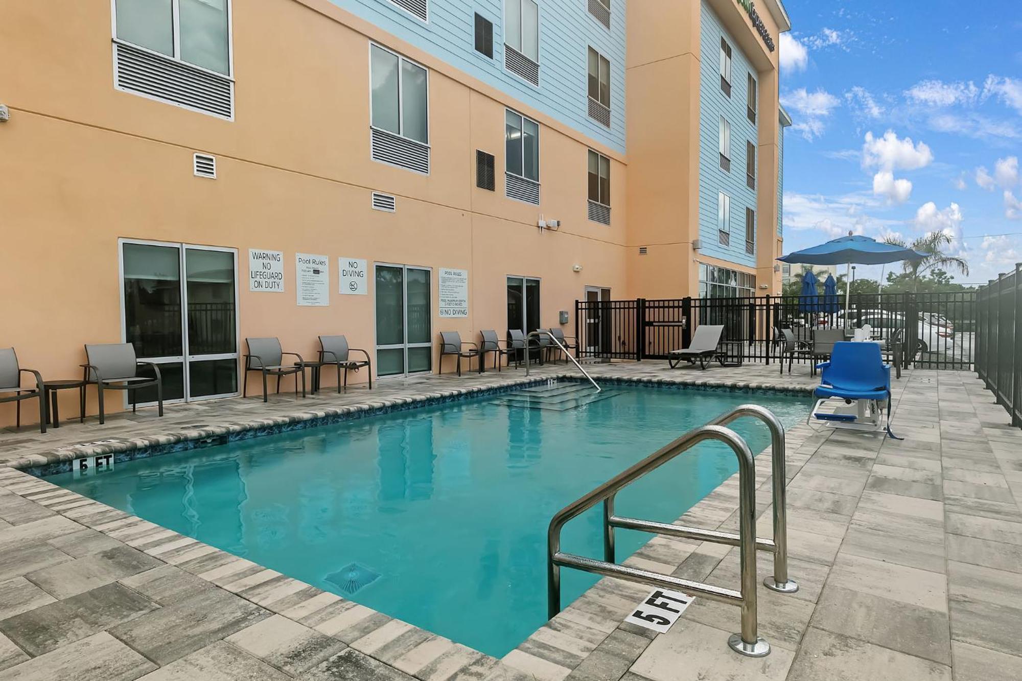 Holiday Inn Express And Suites - Nokomis - Sarasota South Екстериор снимка